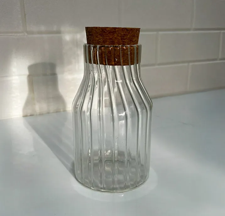 BOTELLA VIDRIO CON TAPA DE CORCHO 600ML